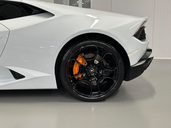 Used Lamborghini Huracan 2018 for sale - 76248528: Photo 32
