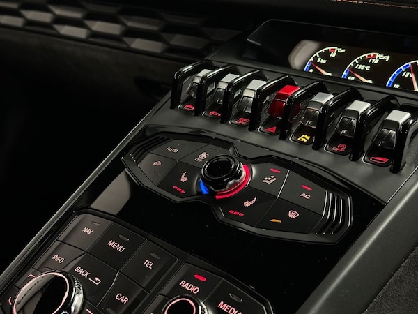Used Lamborghini Huracan 2018 for sale - 76248528: Photo 35