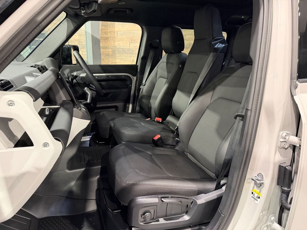 Used Land Rover Defender 110 2026 for sale - 77399764: Photo 13