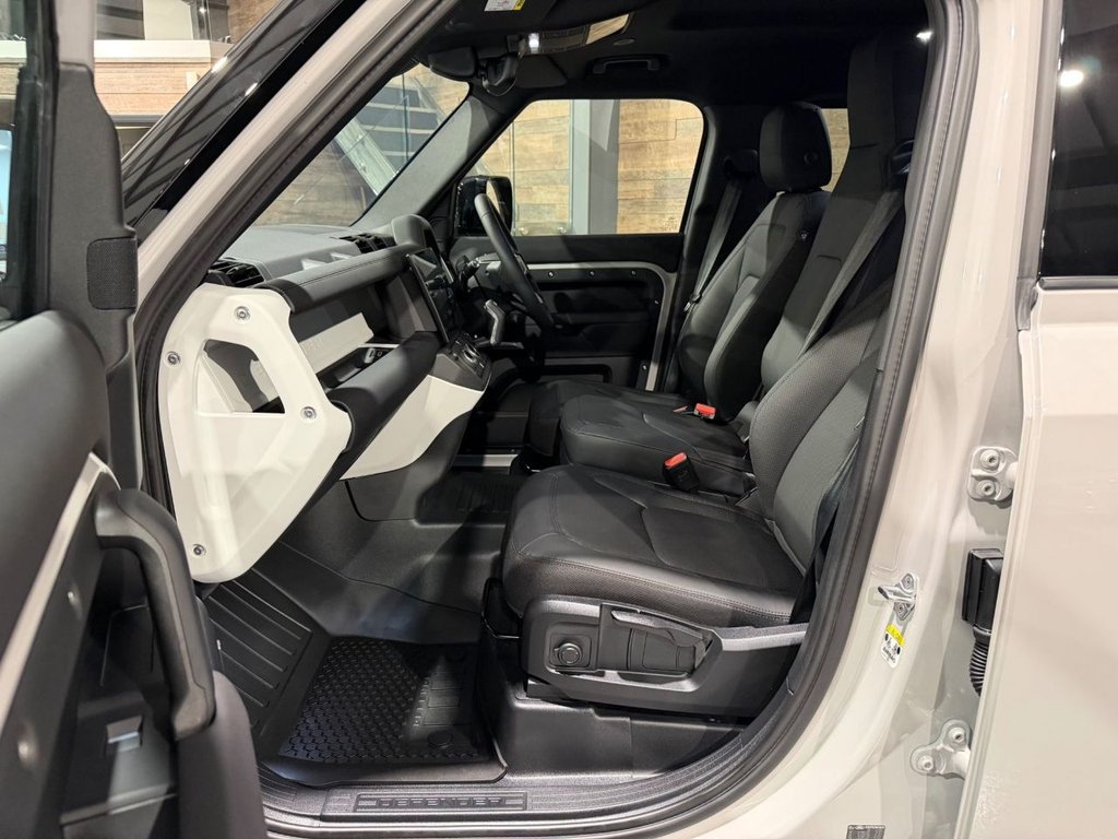 Used Land Rover Defender 110 2026 for sale - 77399764: Photo 14