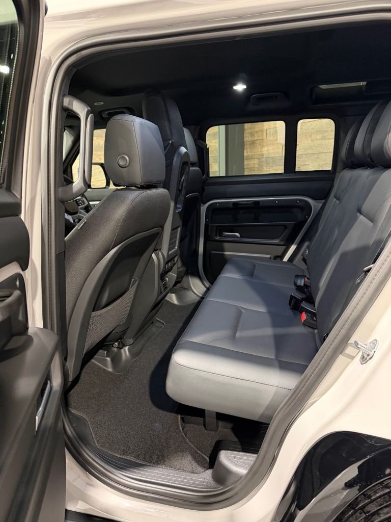 Used Land Rover Defender 110 2026 for sale - 77399764: Photo 16