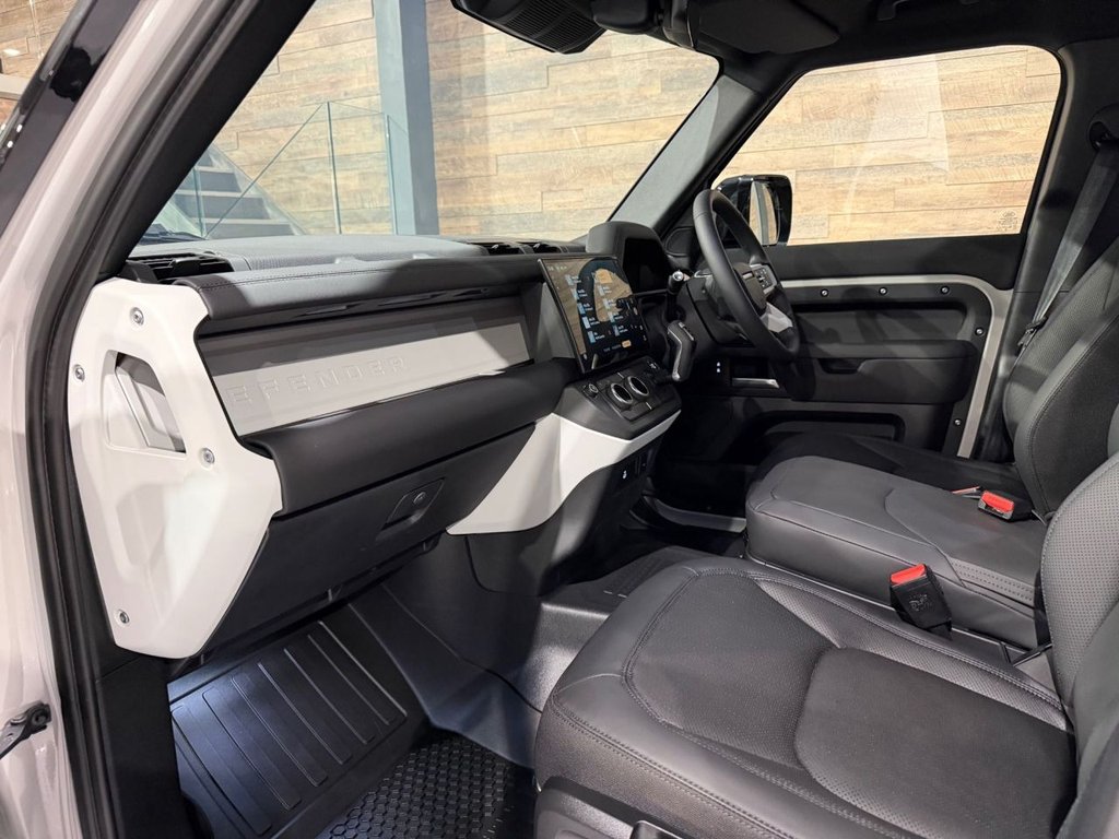 Used Land Rover Defender 110 2026 for sale - 77399764: Photo 18