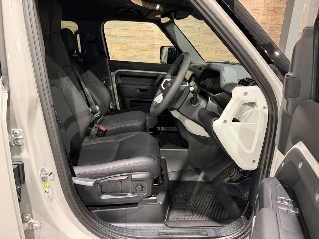 Used Land Rover Defender 110 2026 for sale - 77399764: Photo 9