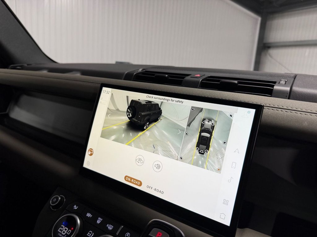 Used Land Rover Defender 2021 for sale - 77452366: Photo 24