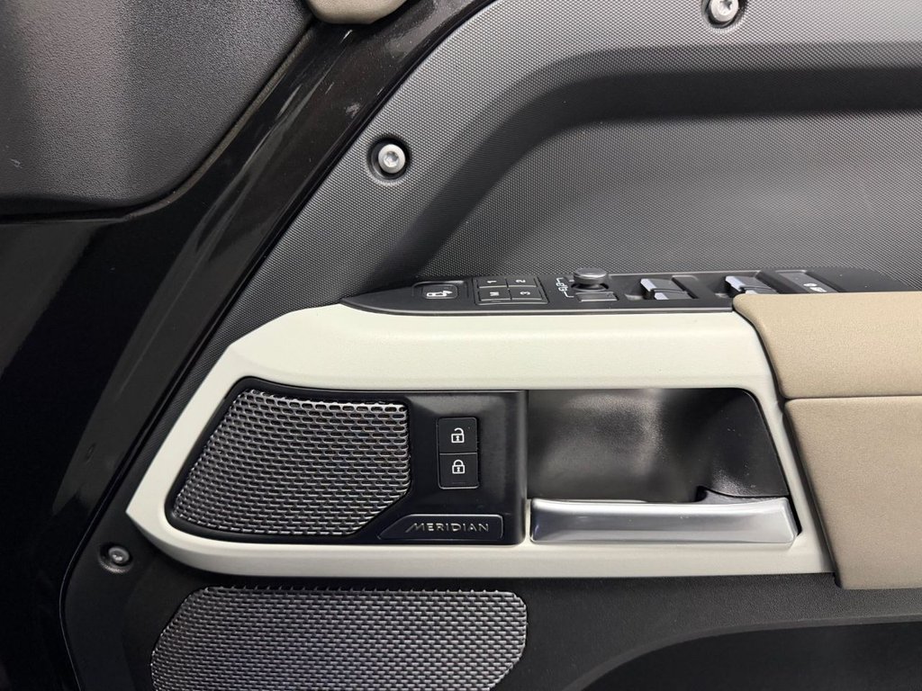 Used Land Rover Defender 2021 for sale - 77452366: Photo 31