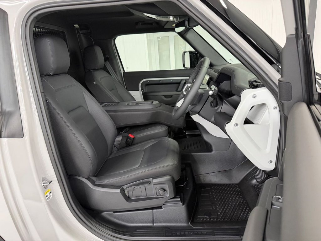Used Land Rover Defender 90 2026 for sale - 77967467: Photo 10