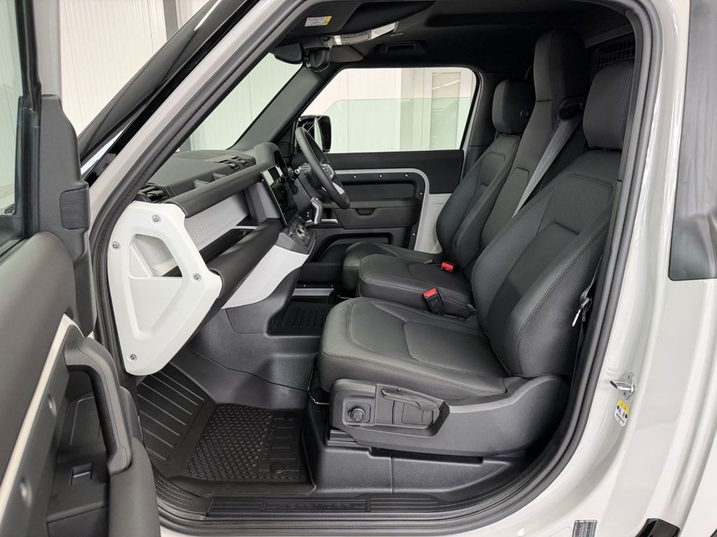 Used Land Rover Defender 90 2026 for sale - 77967467: Photo 13