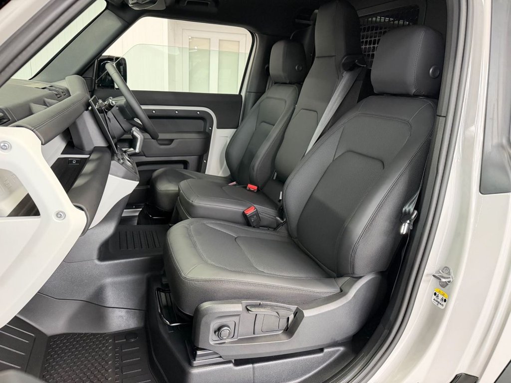 Used Land Rover Defender 90 2026 for sale - 77967467: Photo 14