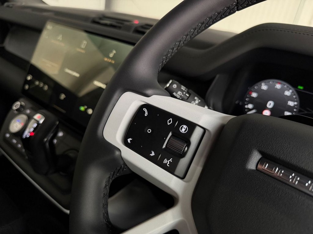 Used Land Rover Defender 90 2026 for sale - 77967467: Photo 24