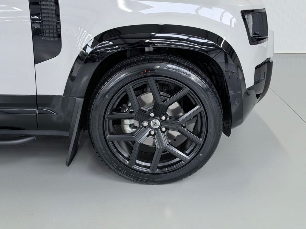 Used Land Rover Defender 90 2026 for sale - 77967467: Photo 32