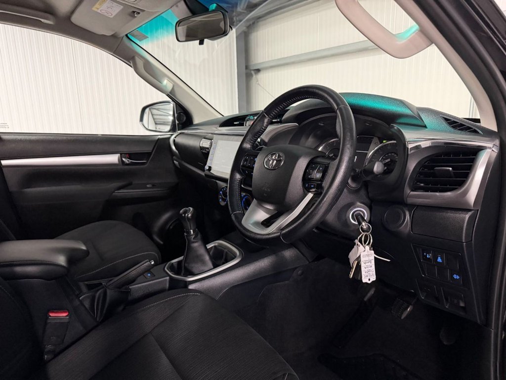 Used Toyota Hilux 2023 for sale - 77798268: Photo 11