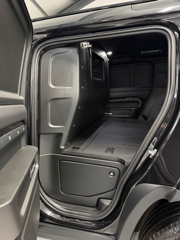 Used Land Rover Defender 110 2026 for sale - 77810033: Photo 16