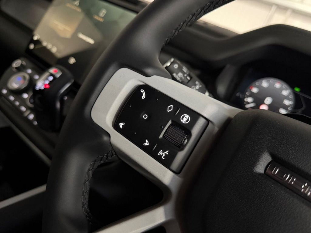 Used Land Rover Defender 110 2026 for sale - 77810033: Photo 24