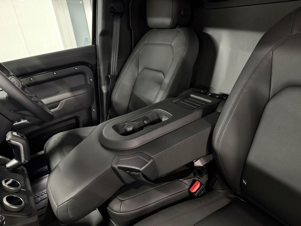 Used Land Rover Defender 110 2026 for sale - 77313409: Photo 15