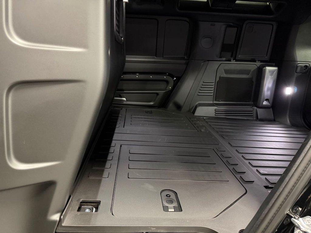 Used Land Rover Defender 110 2026 for sale - 77313409: Photo 18