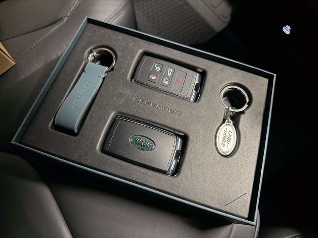Used Land Rover Defender 110 2026 for sale - 77313409: Photo 41