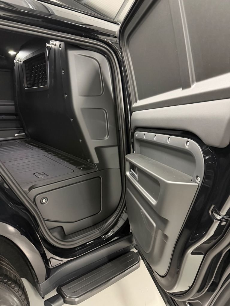 Used Land Rover Defender 110 2026 for sale - 77507287: Photo 12