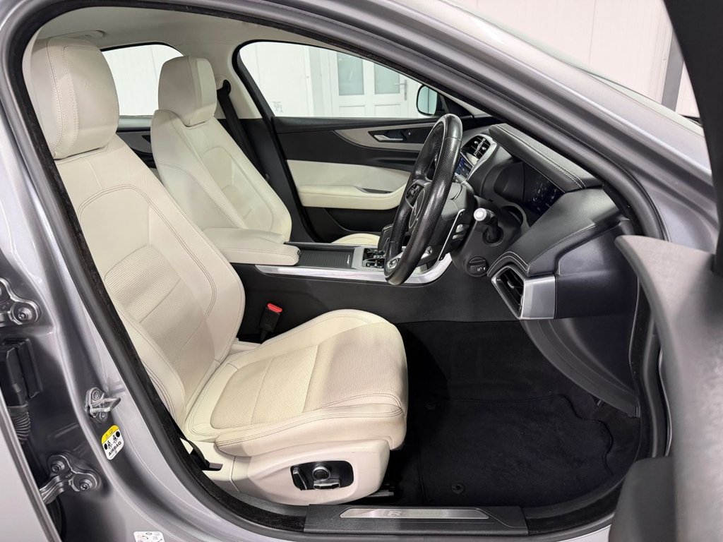 Used Jaguar XE 2019 for sale - 78056645: Photo 10