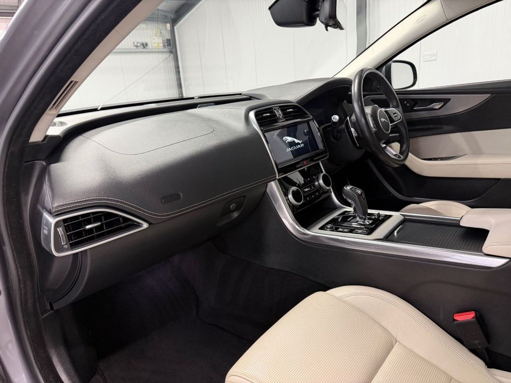 Used Jaguar XE 2019 for sale - 78056645: Photo 15