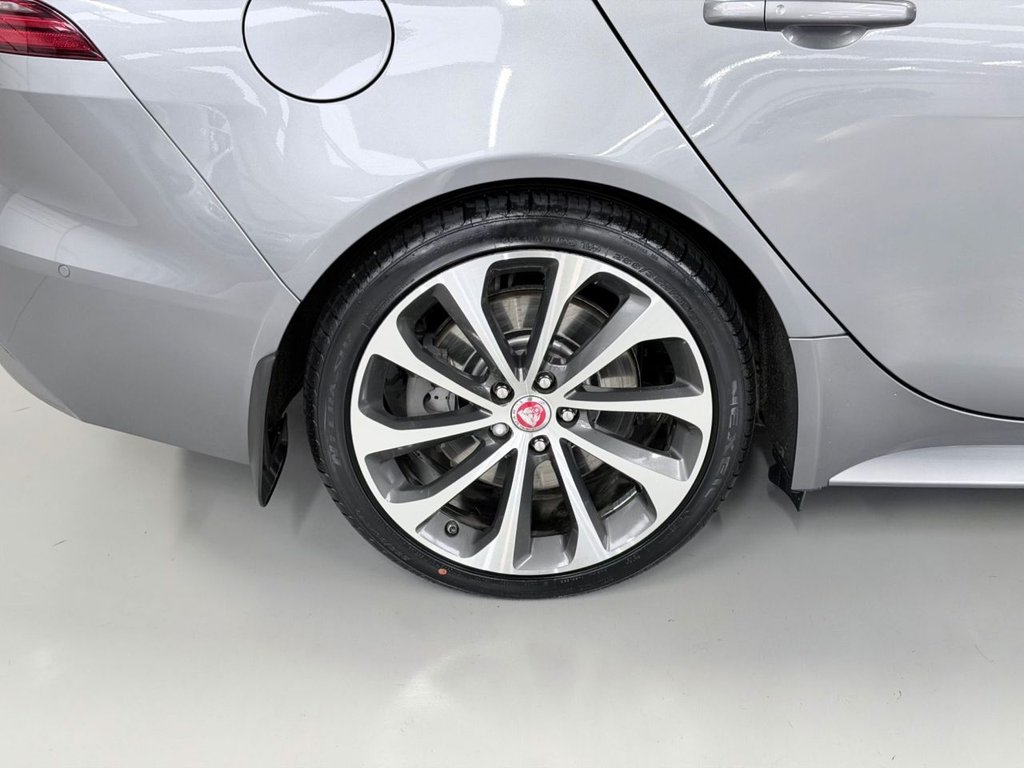 Used Jaguar XE 2019 for sale - 78056645: Photo 31