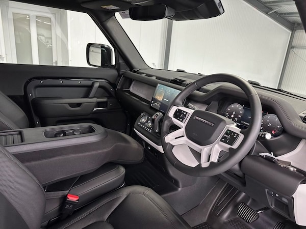 Used Land Rover Defender 2025 for sale - 76178506: Photo 11