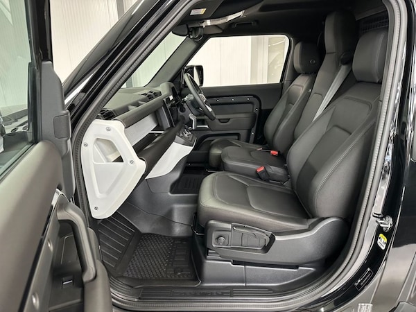 Used Land Rover Defender 2025 for sale - 76178506: Photo 13