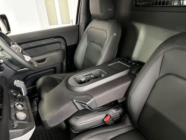 Used Land Rover Defender 2025 for sale - 76178506: Photo 15