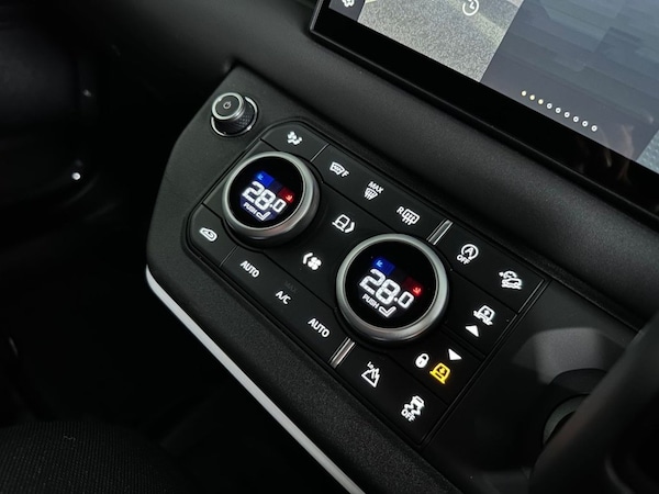 Used Land Rover Defender 2025 for sale - 76178506: Photo 21