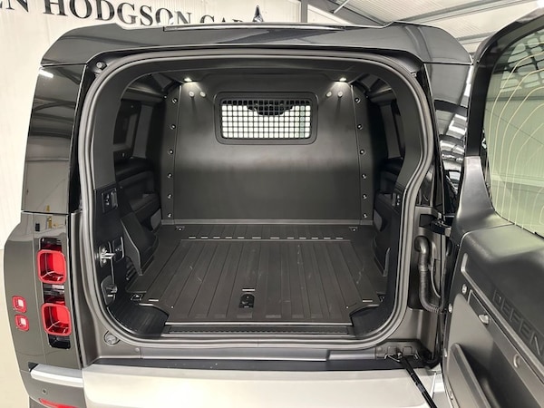 Used Land Rover Defender 2025 for sale - 76178506: Photo 31