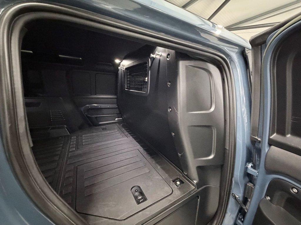 Used Land Rover Defender 2023 for sale - 76711121: Photo 11