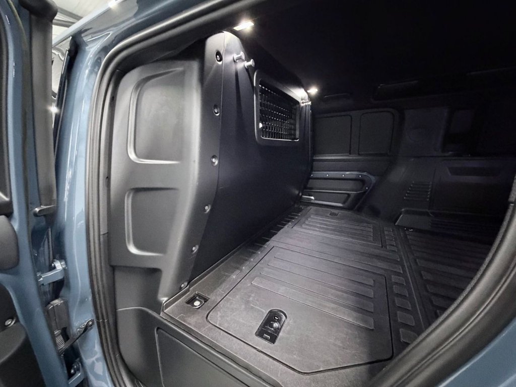 Used Land Rover Defender 2023 for sale - 76711121: Photo 13