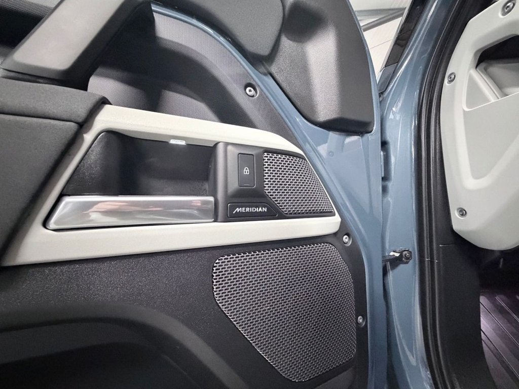 Used Land Rover Defender 2023 for sale - 76711121: Photo 16