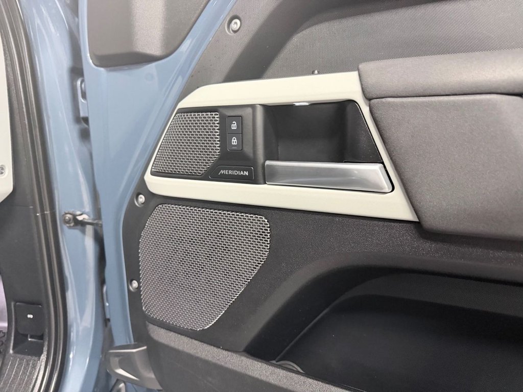 Used Land Rover Defender 2023 for sale - 76711121: Photo 17