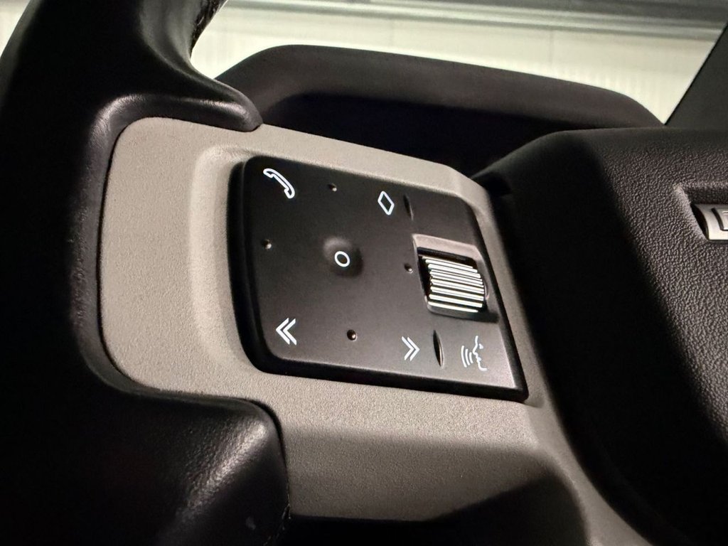 Used Land Rover Defender 2023 for sale - 76711121: Photo 28