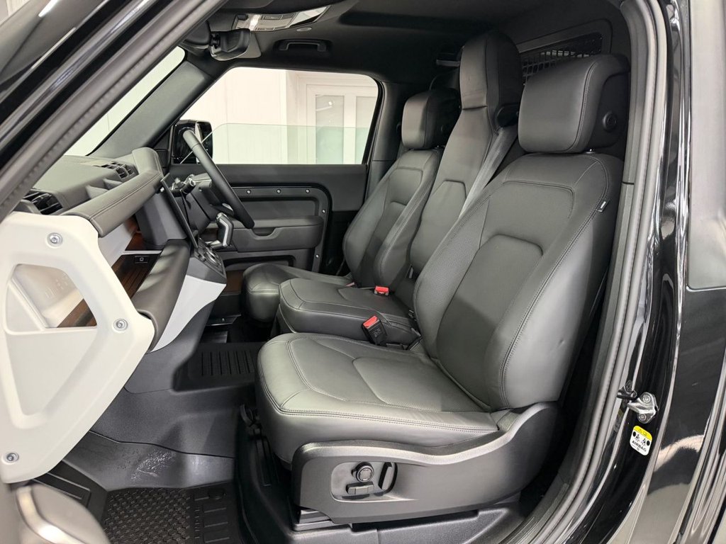 Used Land Rover Defender 90 2026 for sale - 78044718: Photo 13