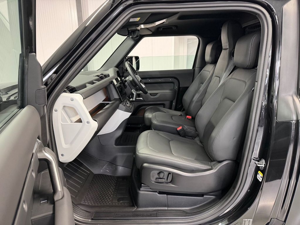 Used Land Rover Defender 90 2026 for sale - 78044718: Photo 14