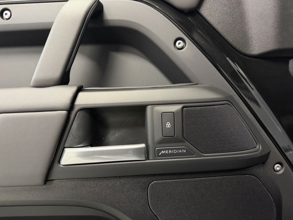 Used Land Rover Defender 90 2026 for sale - 78212546: Photo 24