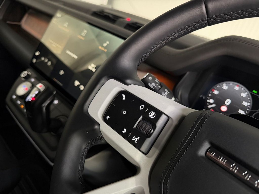 Used Land Rover Defender 90 2026 for sale - 78212546: Photo 25