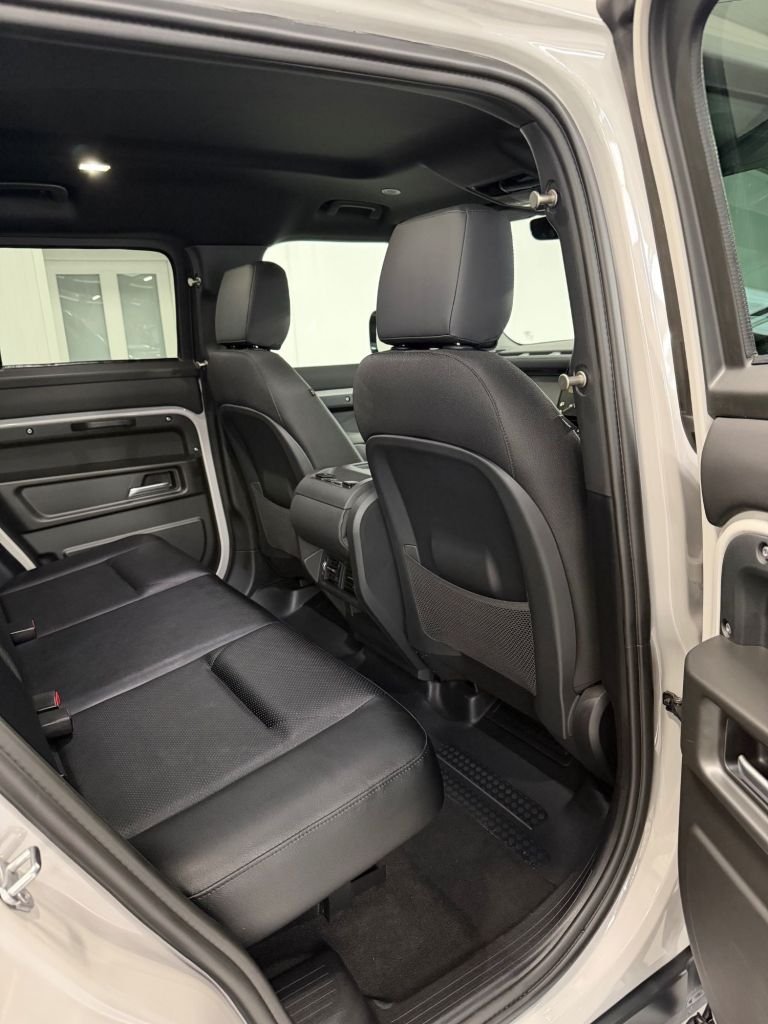 Used Land Rover Defender 110 2026 for sale - 77884986: Photo 12