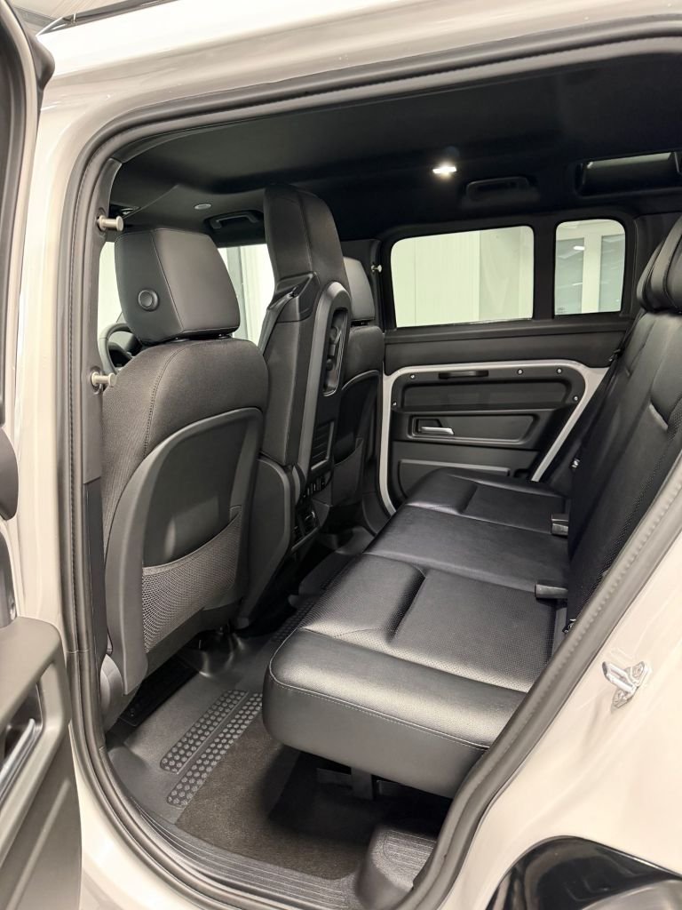 Used Land Rover Defender 110 2026 for sale - 77884986: Photo 18
