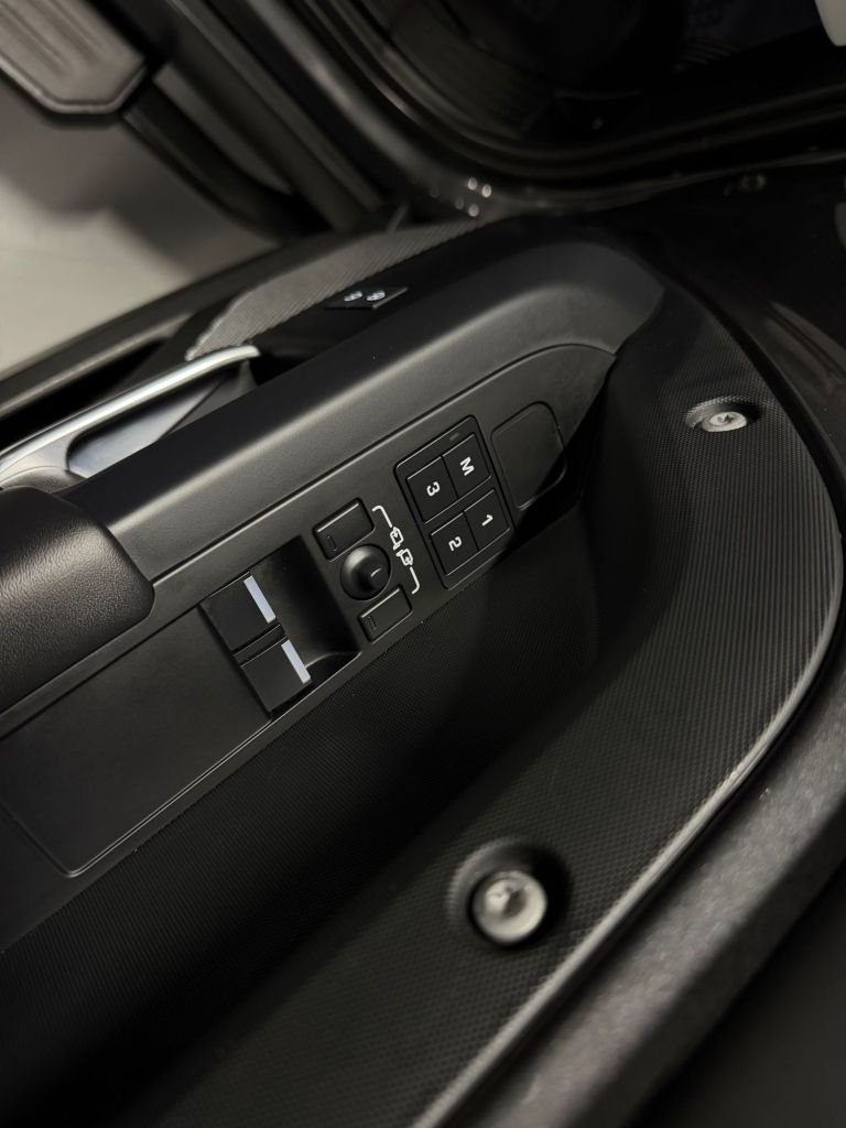 Used Land Rover Defender 2023 for sale - 77642471: Photo 26