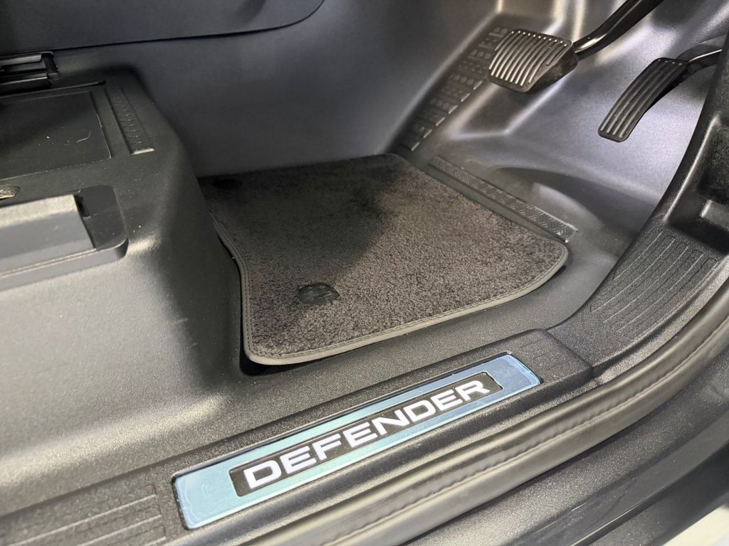 Used Land Rover Defender 2024 for sale - 76496280: Photo 32