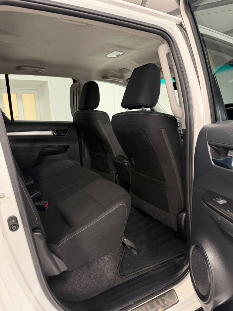 Used Toyota Hilux 2023 for sale - 77067589: Photo 12