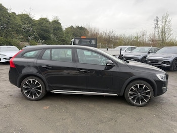 Used Volvo V60 Cross Country 2017 for sale - 78623846: Photo
