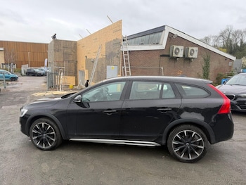 Used Volvo V60 Cross Country 2017 for sale - 78623846: Photo