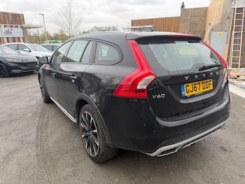 Used Volvo V60 Cross Country 2017 for sale - 78623846: Photo
