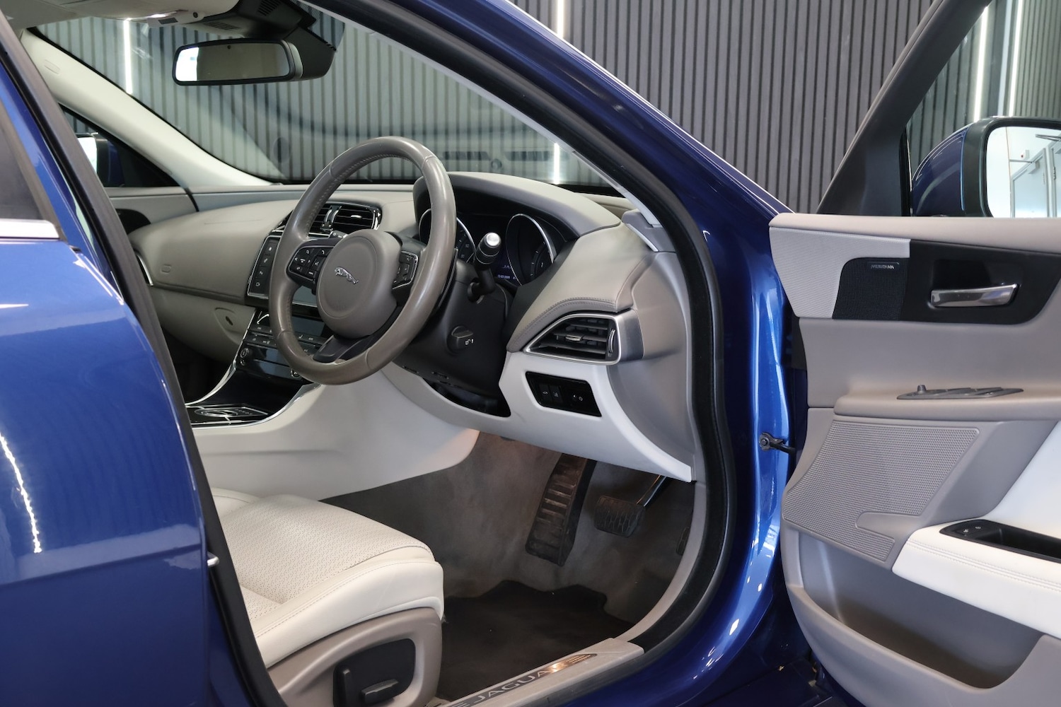 Used Jaguar XE 2015 for sale - 78219619: Photo 14