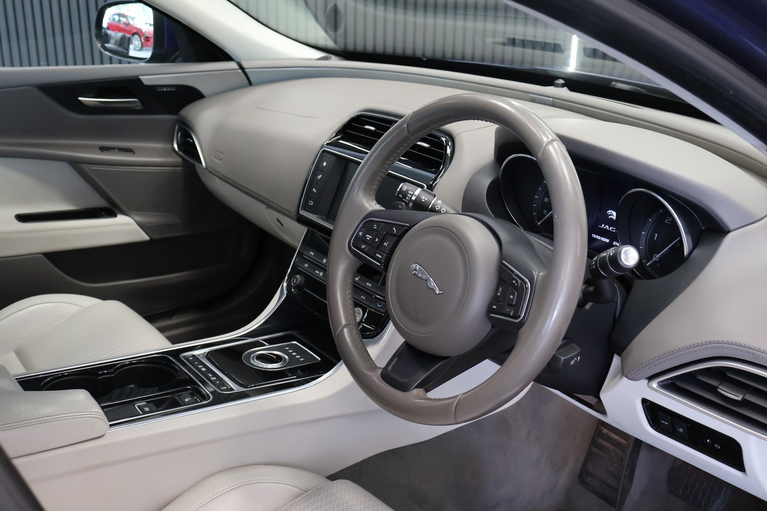 Used Jaguar XE 2015 for sale - 78219619: Photo 15