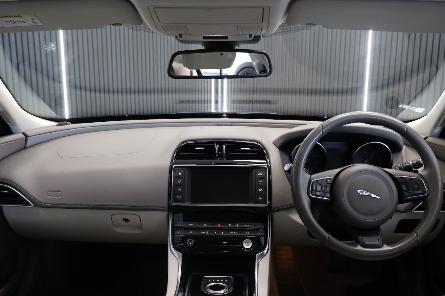 Used Jaguar XE 2015 for sale - 78219619: Photo 16