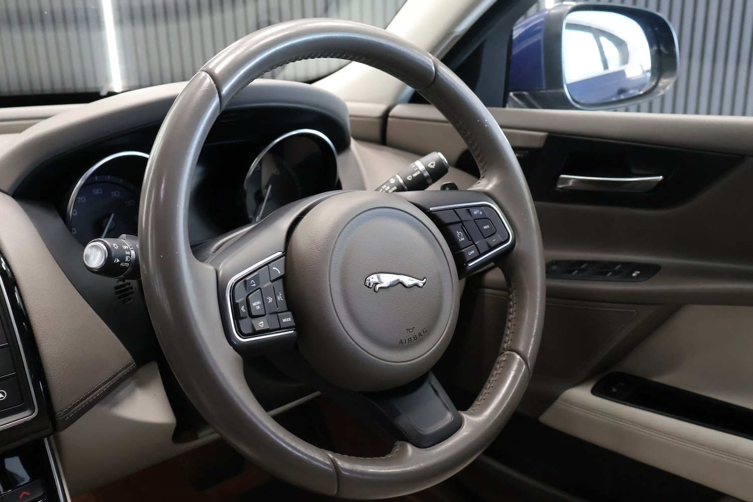 Used Jaguar XE 2015 for sale - 78219619: Photo 18